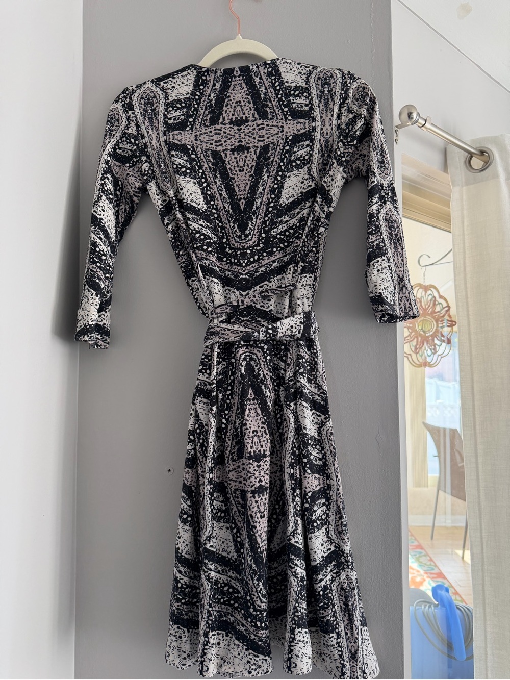 Diane Von Furstenberg Black and Gray Patterned Wrap Mini Dress 100% silk - Picture 3 of 7